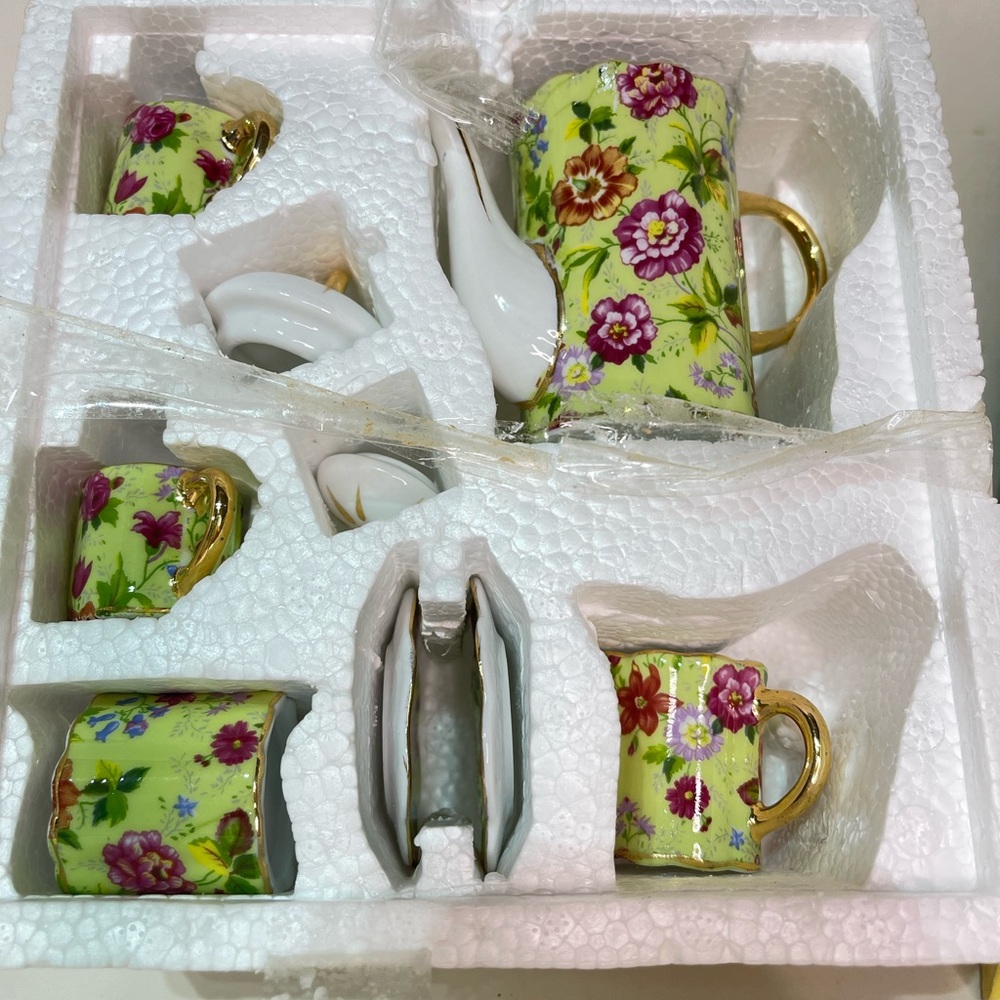 🌹🌹SOLD🌹🌹Formalities By Baum Brothers 10 Piece Chintzware Mini Tea Set